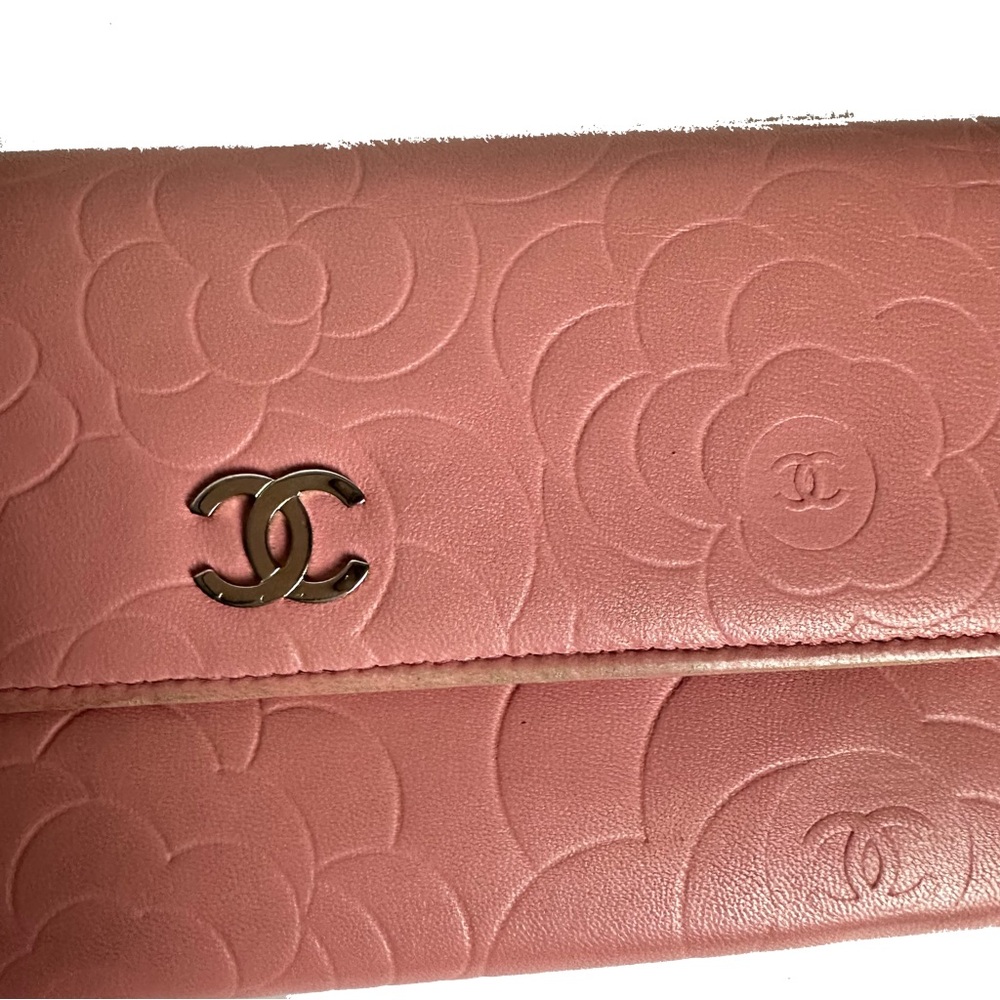 CHANEL Pink Floral Embossed Wallet - Picture 7 of 10